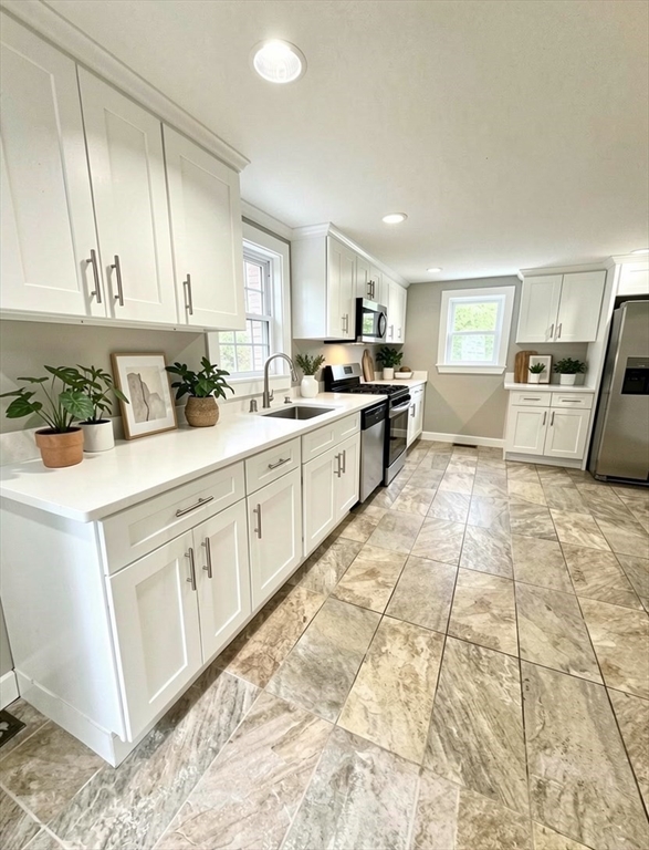 14 Elm Ave, Holbrook, Massachusetts, 4 Bedrooms Bedrooms, 7 Rooms Rooms,2.5 BathroomsBathrooms,Residential,For Sale,Elm Ave,73525713