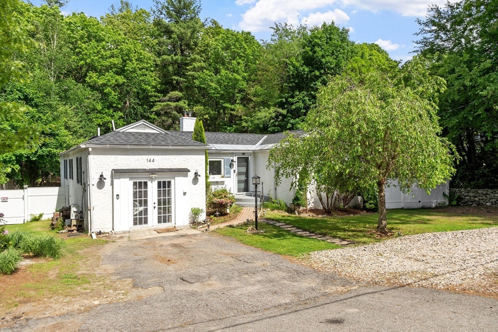 144 Bailey Rd., Holden, Massachusetts, 3 Bedrooms Bedrooms, 7 Rooms Rooms,2 BathroomsBathrooms,Residential,For Sale,Bailey Rd.,73525939