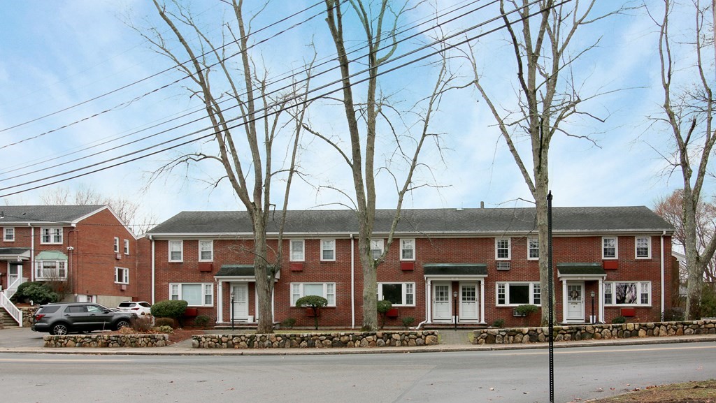 60 Lake St, Winchester, Massachusetts, 2 Bedrooms Bedrooms, 5 Rooms Rooms,1.5 BathroomsBathrooms,Residential Lease,For Rent,Lake St,73525728