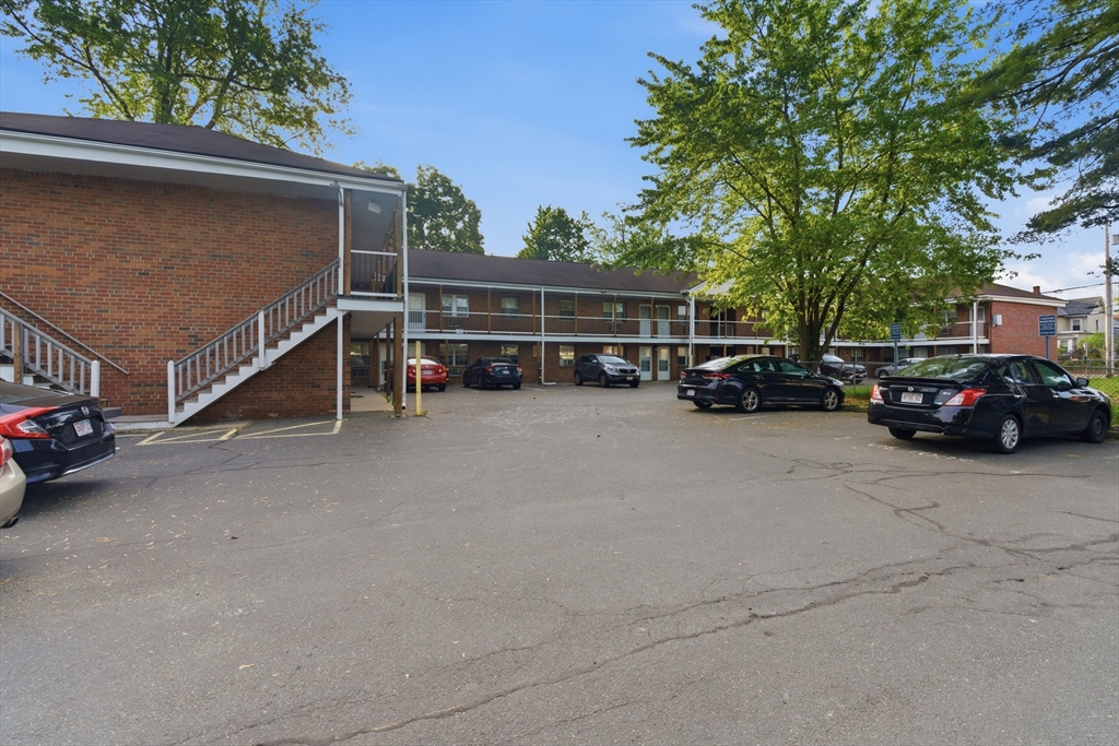 608 Westfield St, West Springfield, Massachusetts, 2 Bedrooms Bedrooms, 4 Rooms Rooms,1 BathroomBathrooms,Residential Lease,For Rent,Westfield St,73525737