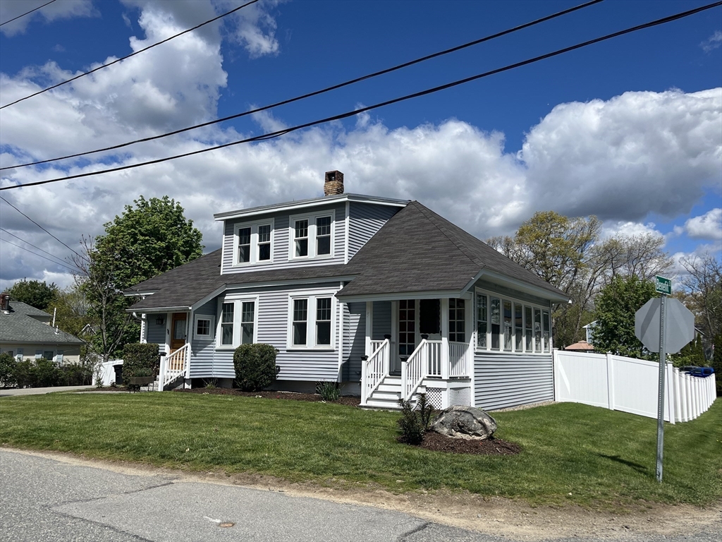 48 Causeway St, Methuen, Massachusetts, 3 Bedrooms Bedrooms, 6 Rooms Rooms,1.5 BathroomsBathrooms,Residential,For Sale,Causeway St,73525599