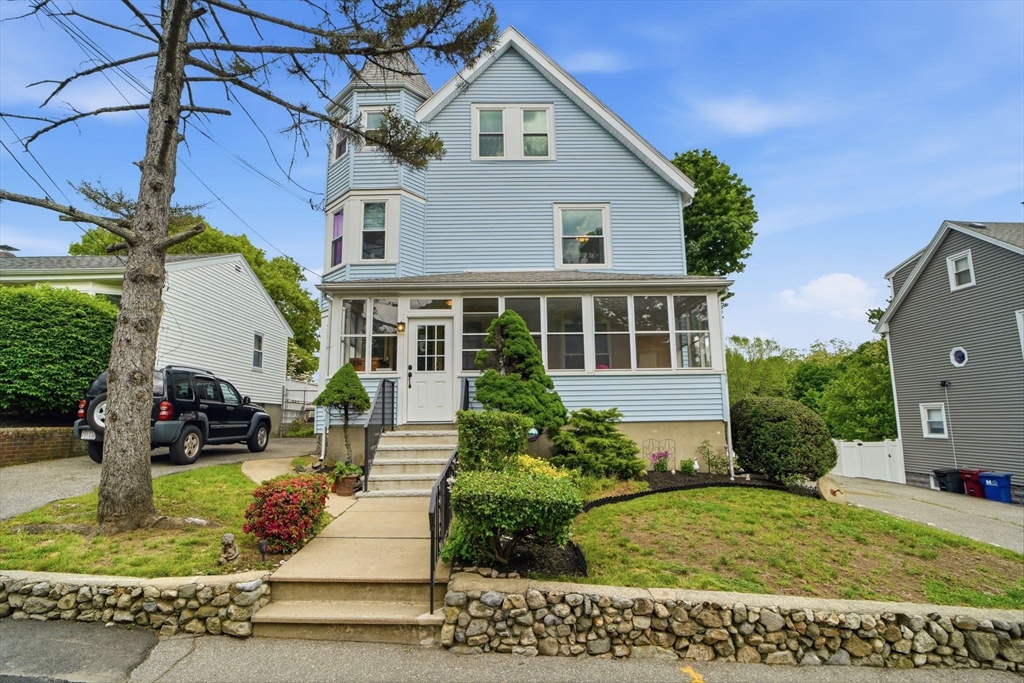25 Cumner Ave, Melrose, Massachusetts, 5 Bedrooms Bedrooms, 13 Rooms Rooms,4 BathroomsBathrooms,Residential Income,For Sale,Cumner Ave,73525746