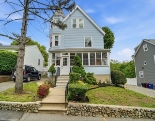 25 Cumner Ave, Melrose, Massachusetts, 5 Bedrooms Bedrooms, 13 Rooms Rooms,4 BathroomsBathrooms,Residential Income,For Sale,Cumner Ave,73525746