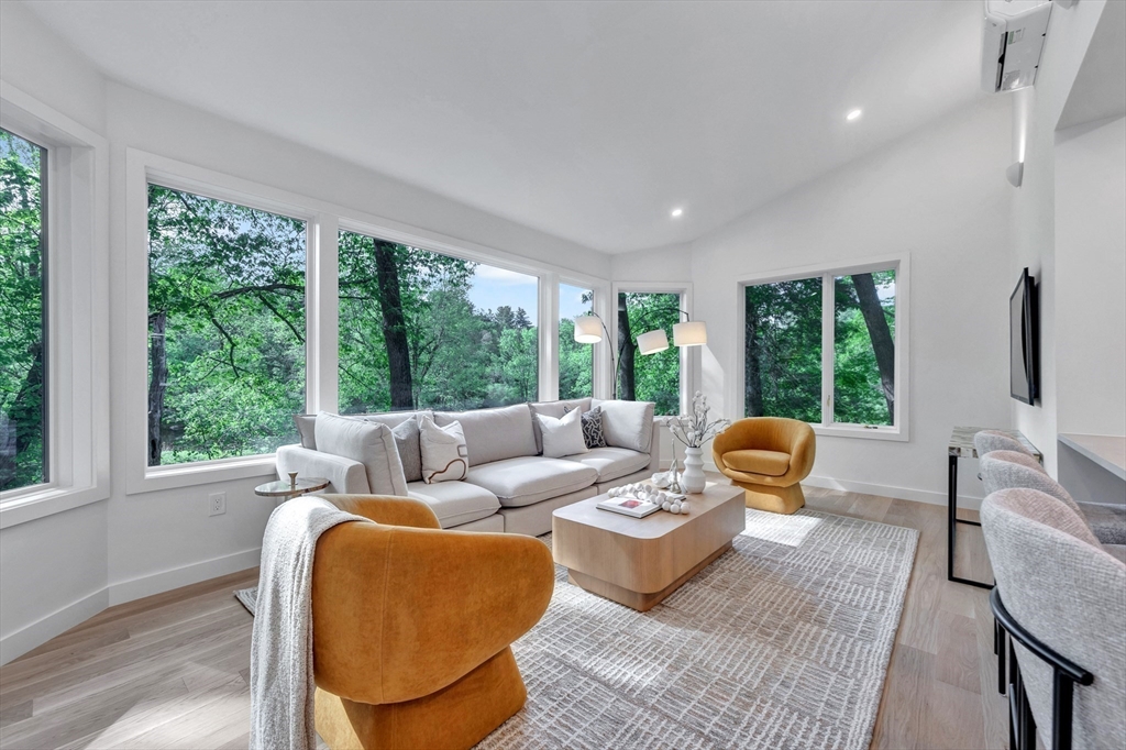 39 Winslow St, Concord, Massachusetts, 4 Bedrooms Bedrooms, 9 Rooms Rooms,3.5 BathroomsBathrooms,Residential,For Sale,Winslow St,73525754