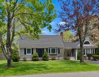 27 Sandpiper Circle, Falmouth, Massachusetts, 4 Bedrooms Bedrooms, 7 Rooms Rooms,2.5 BathroomsBathrooms,Residential,For Sale,Sandpiper Circle,73525766