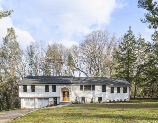 44 Sherburn Cir, Weston, Massachusetts, 4 Bedrooms Bedrooms, 9 Rooms Rooms,4 BathroomsBathrooms,Residential Lease,For Rent,Sherburn Cir,73525772