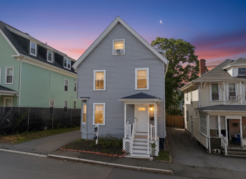 16 Crescent St, Lynn, Massachusetts, 6 Bedrooms Bedrooms, 12 Rooms Rooms,3 BathroomsBathrooms,Residential Income,For Sale,Crescent St,73525452