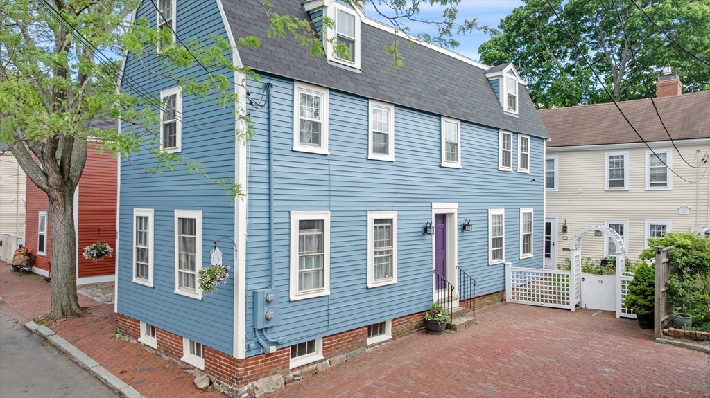 15 River St, Salem, Massachusetts, 4 Bedrooms Bedrooms, 9 Rooms Rooms,2.5 BathroomsBathrooms,Residential,For Sale,River St,73525805