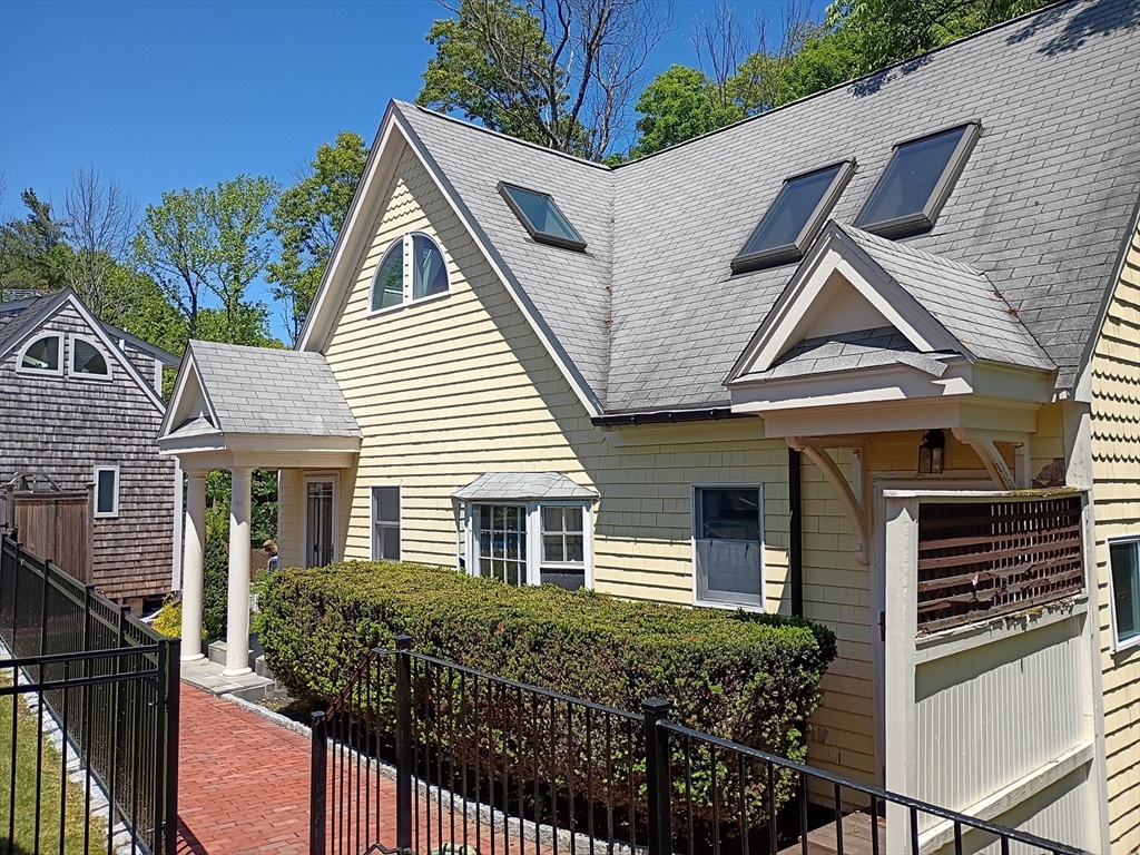 106R Main, Newbury, Massachusetts, 2 Bedrooms Bedrooms, 5 Rooms Rooms,1.5 BathroomsBathrooms,Residential Lease,For Rent,Main,73525790