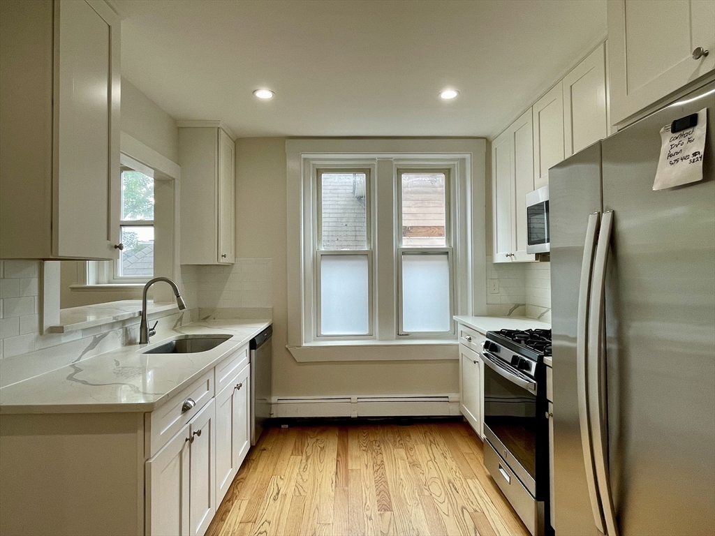376 Washington St, Boston, Massachusetts, 4 Bedrooms Bedrooms, 7 Rooms Rooms,2 BathroomsBathrooms,Residential Lease,For Rent,Washington St,73525822