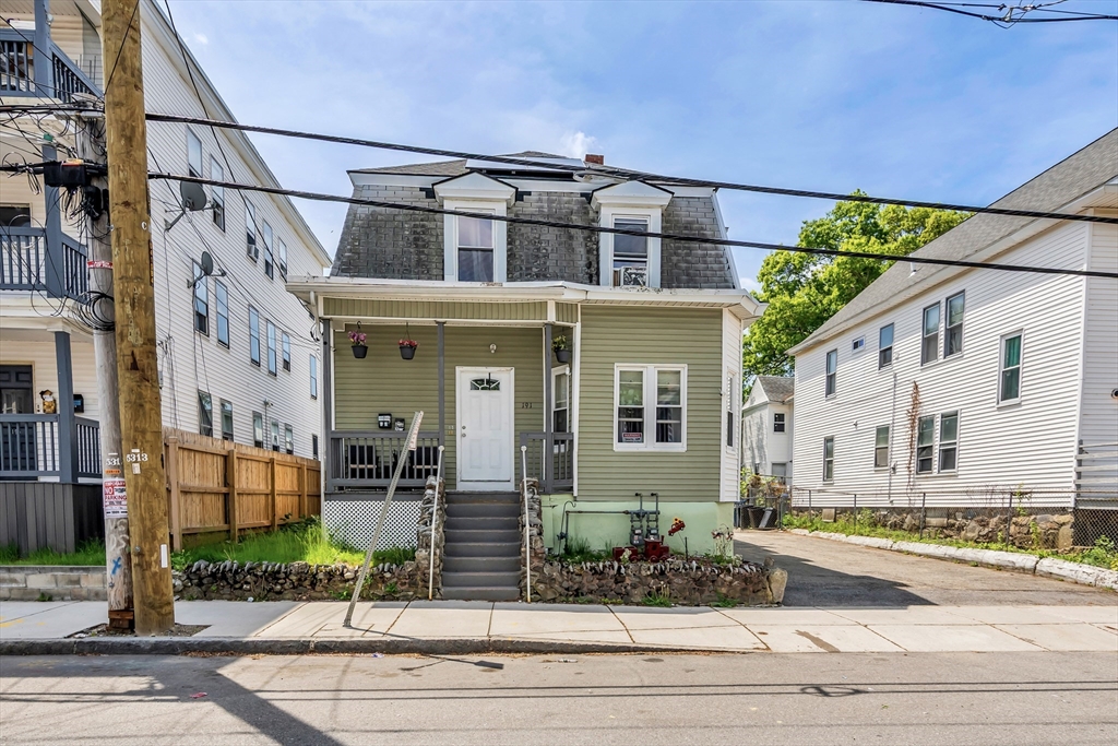 191 Farnham St, Lawrence, Massachusetts, 4 Bedrooms Bedrooms, 9 Rooms Rooms,2 BathroomsBathrooms,Residential Income,For Sale,Farnham St,73525828