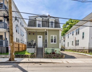 191 Farnham St, Lawrence, Massachusetts, 4 Bedrooms Bedrooms, 9 Rooms Rooms,2 BathroomsBathrooms,Residential Income,For Sale,Farnham St,73525828