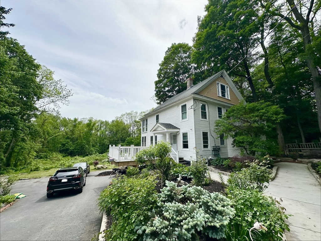 13 Mill St, Lancaster, Massachusetts, 6 Bedrooms Bedrooms, 19 Rooms Rooms,6.5 BathroomsBathrooms,Residential Income,For Sale,Mill St,73525826