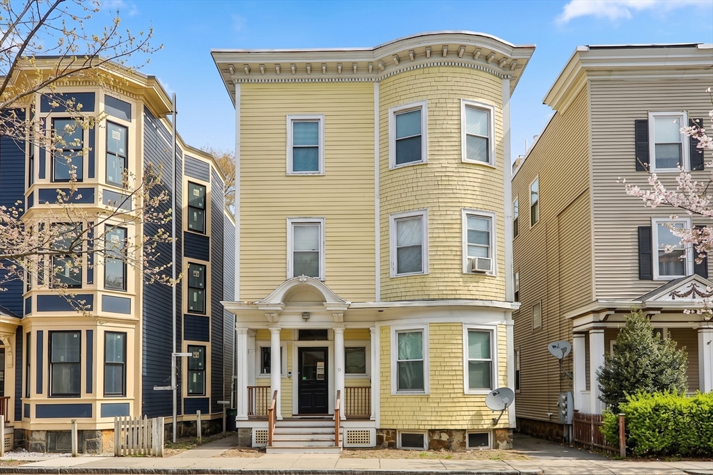 9 Bellflower, Boston, Massachusetts, 3 Bedrooms Bedrooms, 6 Rooms Rooms,2 BathroomsBathrooms,Residential,For Sale,Bellflower,73525773