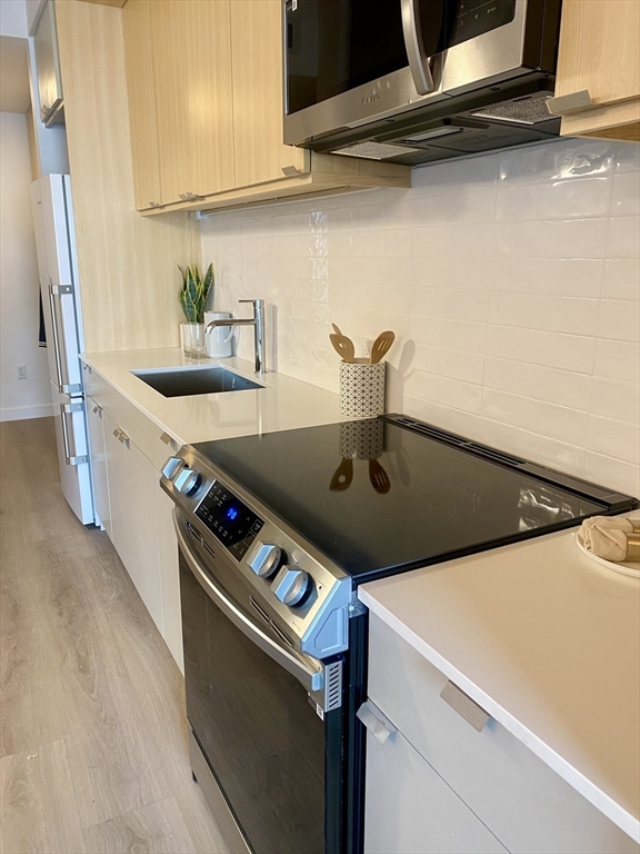 154 Broadway, Somerville, Massachusetts, 1 Room Rooms,1 BathroomBathrooms,Residential Lease,For Rent,Broadway,73525329