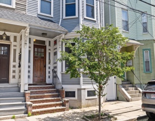 242 W 5th St, Boston, Massachusetts, 2 Bedrooms Bedrooms, 4 Rooms Rooms,1.5 BathroomsBathrooms,Residential,For Sale,W 5th St,73525873