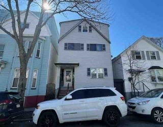 105 Lexington St, Boston, Massachusetts, 4 Bedrooms Bedrooms, 10 Rooms Rooms,2 BathroomsBathrooms,Residential Income,For Sale,Lexington St,73525872