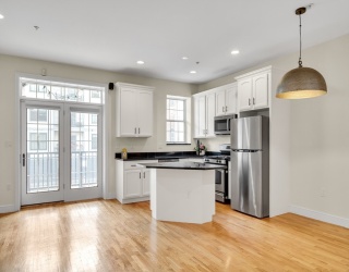 381 W Broadway, Boston, Massachusetts, 3 Bedrooms Bedrooms, 5 Rooms Rooms,2 BathroomsBathrooms,Residential,For Sale,W Broadway,73525760
