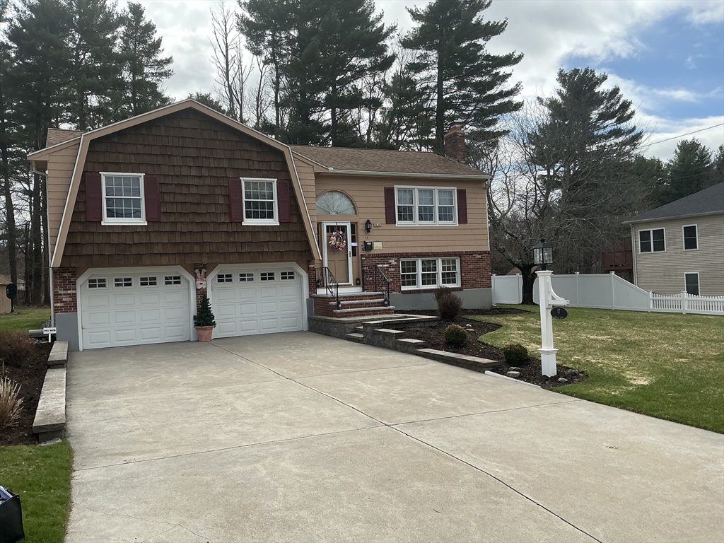 17 Childs Lane, Foxboro, Massachusetts, 3 Bedrooms Bedrooms, 7 Rooms Rooms,2 BathroomsBathrooms,Residential,For Sale,Childs Lane,73485030
