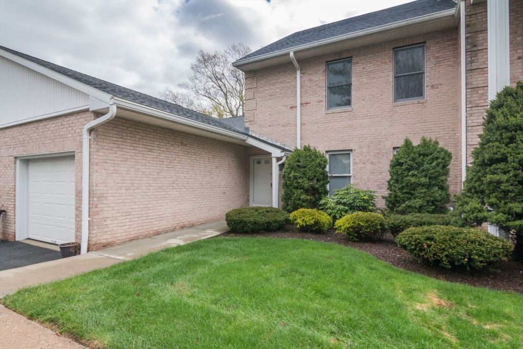 14 B Castle Hill Rd, Agawam, Massachusetts, 2 Bedrooms Bedrooms, 6 Rooms Rooms,2.5 BathroomsBathrooms,Residential,For Sale,Castle Hill Rd,73503906