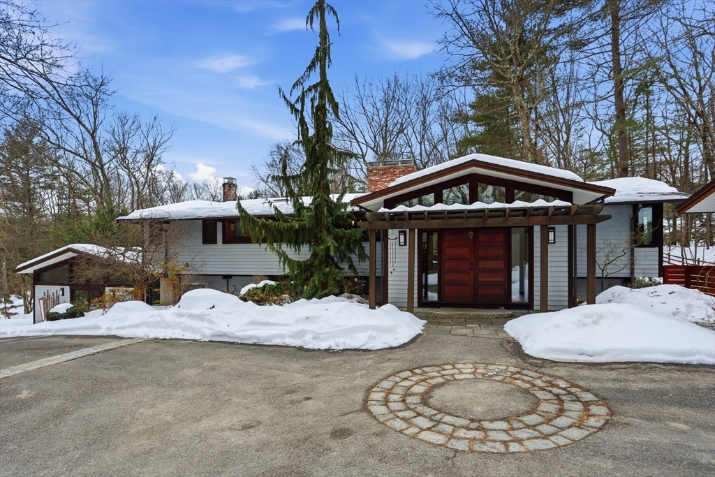 31 Aaron Way, Carlisle, Massachusetts, 4 Bedrooms Bedrooms, 11 Rooms Rooms,3.5 BathroomsBathrooms,Residential,For Sale,Aaron Way,73480035
