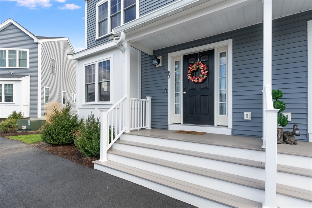 1005 Auburn St, Whitman, Massachusetts, 2 Bedrooms Bedrooms, 4 Rooms Rooms,2.5 BathroomsBathrooms,Residential,For Sale,Auburn St,73499199
