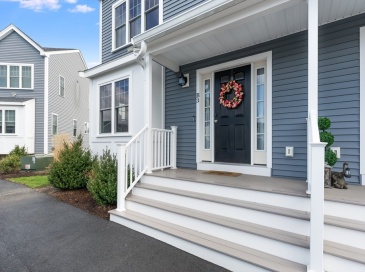1005 Auburn St, Whitman, Massachusetts, 2 Bedrooms Bedrooms, 4 Rooms Rooms,2.5 BathroomsBathrooms,Residential,For Sale,Auburn St,73499199
