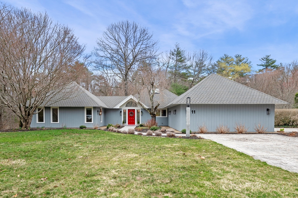 11 Brentwood Way, Ipswich, Massachusetts, 4 Bedrooms Bedrooms, 10 Rooms Rooms,3.5 BathroomsBathrooms,Residential,For Sale,Brentwood Way,73497559