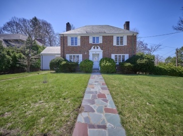 84 Fairmont Ave, Newton, Massachusetts, 4 Bedrooms Bedrooms, 10 Rooms Rooms,3 BathroomsBathrooms,Residential,For Sale,Fairmont Ave,73504829
