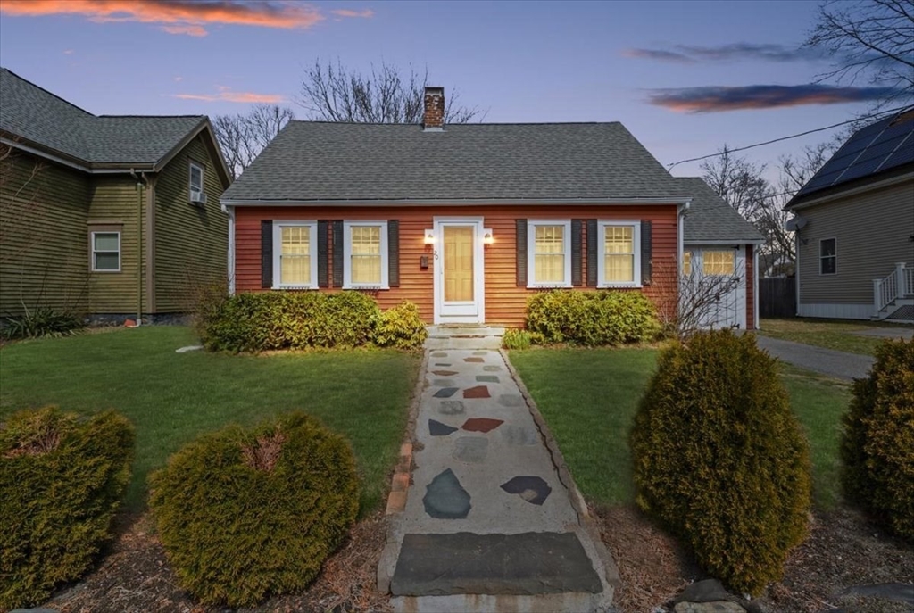 20 James Street, Taunton, Massachusetts, 3 Bedrooms Bedrooms, 8 Rooms Rooms,2 BathroomsBathrooms,Residential,For Sale,James Street,73494120
