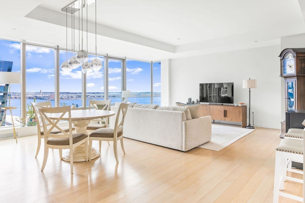 135 Seaport Blvd, Boston, Massachusetts, 2 Bedrooms Bedrooms, 5 Rooms Rooms,2.5 BathroomsBathrooms,Residential Lease,For Rent,Seaport Blvd,73477196