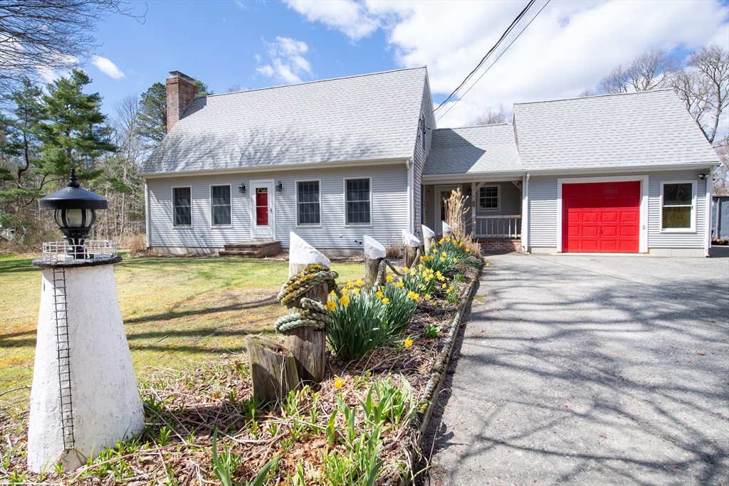 10 Bowman Road, Mattapoisett, Massachusetts, 3 Bedrooms Bedrooms, 8 Rooms Rooms,2 BathroomsBathrooms,Residential,For Sale,Bowman Road,73506154