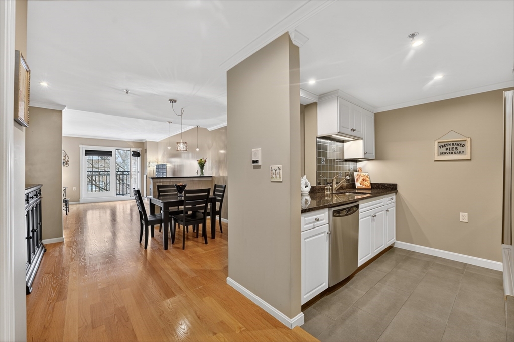 300 Allston St, Boston, Massachusetts, 2 Bedrooms Bedrooms, 5 Rooms Rooms,2 BathroomsBathrooms,Residential,For Sale,Allston St,73504470
