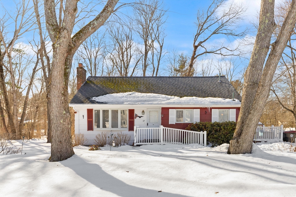 42 Brown Street, Brockton, Massachusetts, 3 Bedrooms Bedrooms, 6 Rooms Rooms,2 BathroomsBathrooms,Residential,For Sale,Brown Street,73481745