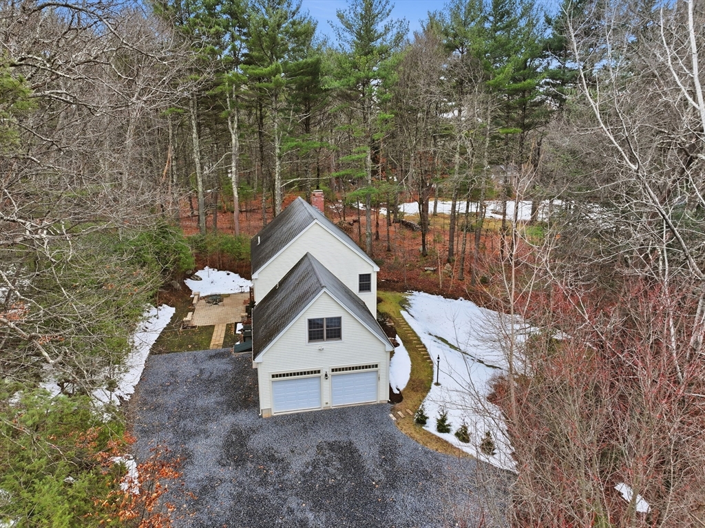 107 Henry St, Uxbridge, Massachusetts, 5 Bedrooms Bedrooms, 11 Rooms Rooms,3 BathroomsBathrooms,Residential,For Sale,Henry St,73487040