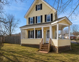 20-22 Gay Terrace, West Springfield, Massachusetts, 4 Bedrooms Bedrooms, 10 Rooms Rooms,2 BathroomsBathrooms,Residential Income,For Sale,Gay Terrace,73475319