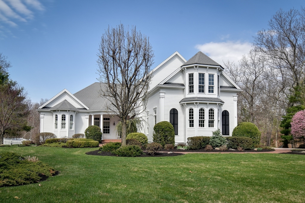 15 Whispering Lane, Holliston, Massachusetts, 5 Bedrooms Bedrooms, 13 Rooms Rooms,4 BathroomsBathrooms,Residential,For Sale,Whispering Lane,73503121