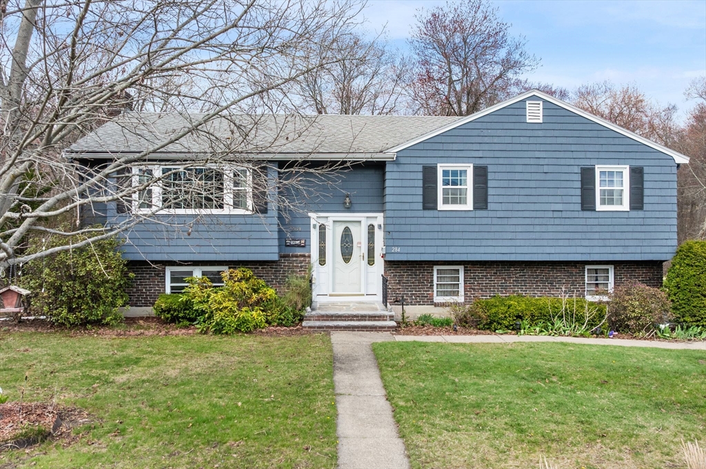 284 Lowell Street, Wakefield, Massachusetts, 4 Bedrooms Bedrooms, 7 Rooms Rooms,2 BathroomsBathrooms,Residential,For Sale,Lowell Street,73502612