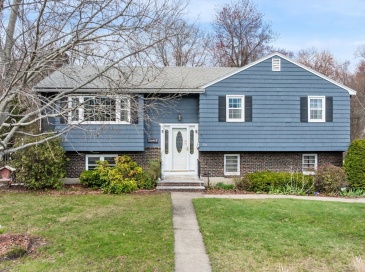 284 Lowell Street, Wakefield, Massachusetts, 4 Bedrooms Bedrooms, 7 Rooms Rooms,2 BathroomsBathrooms,Residential,For Sale,Lowell Street,73502612
