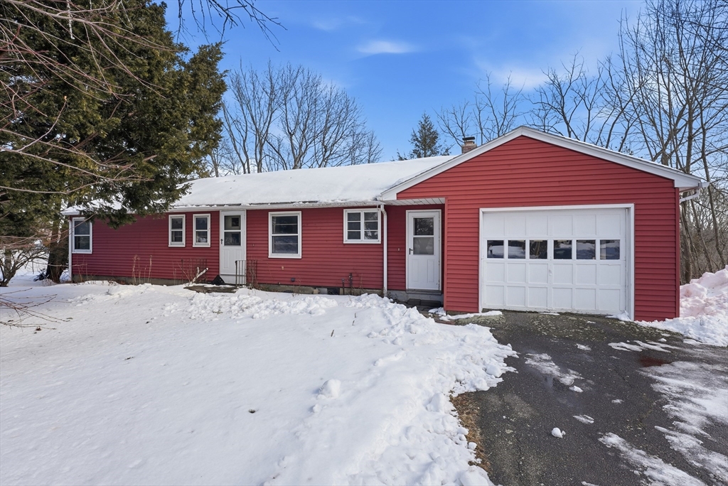 303 Kibbe Rd, East Longmeadow, Massachusetts, 3 Bedrooms Bedrooms, 5 Rooms Rooms,1.5 BathroomsBathrooms,Residential,For Sale,Kibbe Rd,73482454