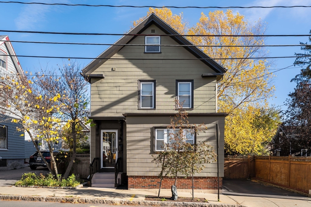 289 Lowell St, Somerville, Massachusetts, 3 Bedrooms Bedrooms, 6 Rooms Rooms,1 BathroomBathrooms,Residential,For Sale,Lowell St,73498450
