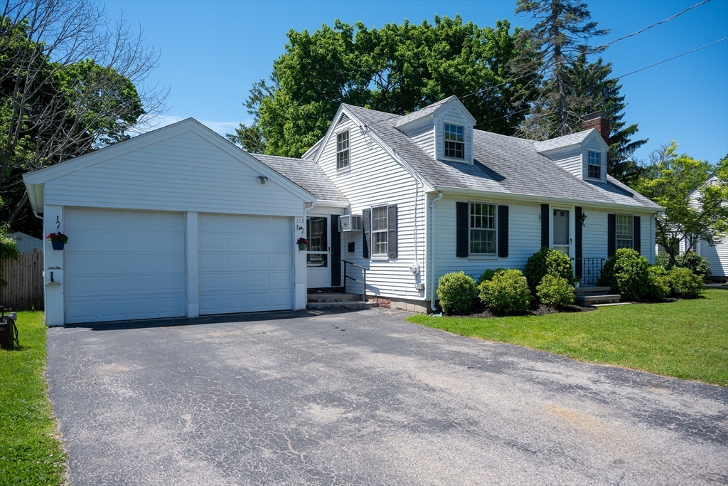 113 Oak St, Weymouth, Massachusetts, 3 Bedrooms Bedrooms, 7 Rooms Rooms,2 BathroomsBathrooms,Residential,For Sale,Oak St,73526074