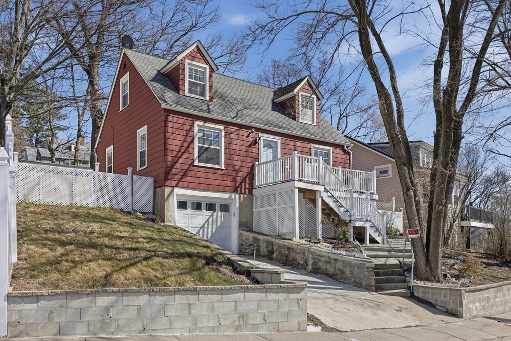 32 Indian Lake Parkway, Worcester, Massachusetts, 3 Bedrooms Bedrooms, 8 Rooms Rooms,1.5 BathroomsBathrooms,Residential,For Sale,Indian Lake Parkway,73504927