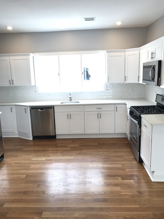12 Henry Street, Medford, Massachusetts, 3 Bedrooms Bedrooms, 8 Rooms Rooms,2 BathroomsBathrooms,Residential Lease,For Rent,Henry Street,73526027