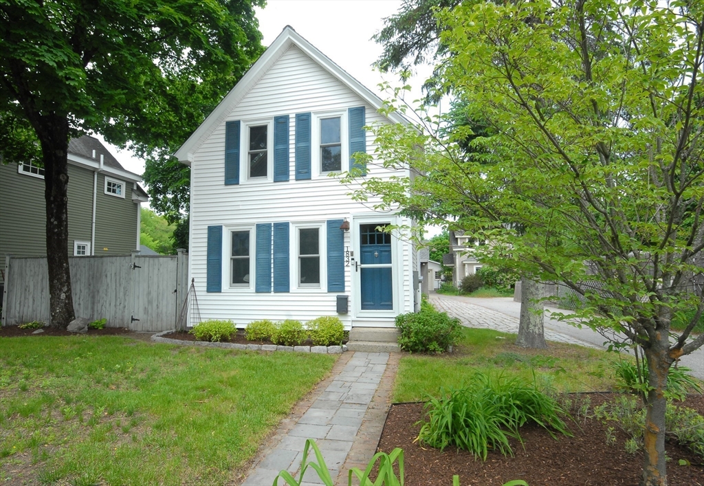 1832 Main St., Concord, Massachusetts, 2 Bedrooms Bedrooms, 5 Rooms Rooms,1 BathroomBathrooms,Residential,For Sale,Main St.,73525539