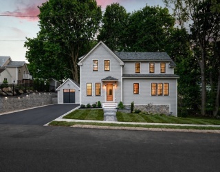1 Stanley Ave, Newburyport, Massachusetts, 3 Bedrooms Bedrooms, 14 Rooms Rooms,3.5 BathroomsBathrooms,Residential,For Sale,Stanley Ave,73526084