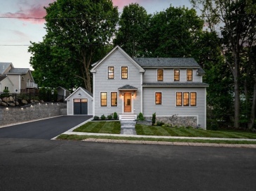 1 Stanley Ave, Newburyport, Massachusetts, 3 Bedrooms Bedrooms, 14 Rooms Rooms,3.5 BathroomsBathrooms,Residential,For Sale,Stanley Ave,73526084