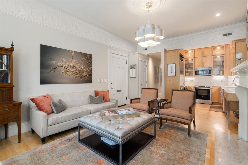 395 Marlborough St, Boston, Massachusetts, 2 Bedrooms Bedrooms, 4 Rooms Rooms,2 BathroomsBathrooms,Residential,For Sale,Marlborough St,73526083