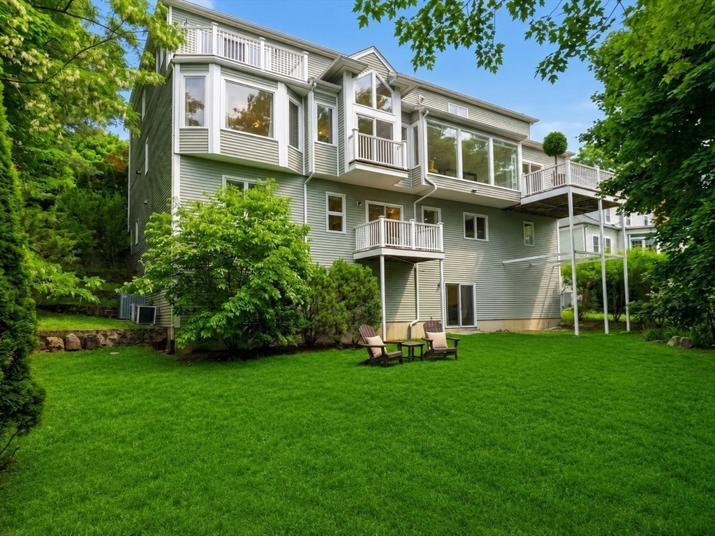 75 Huntington, Newton, Massachusetts, 6 Bedrooms Bedrooms, 14 Rooms Rooms,5 BathroomsBathrooms,Residential Lease,For Rent,Huntington,73526127