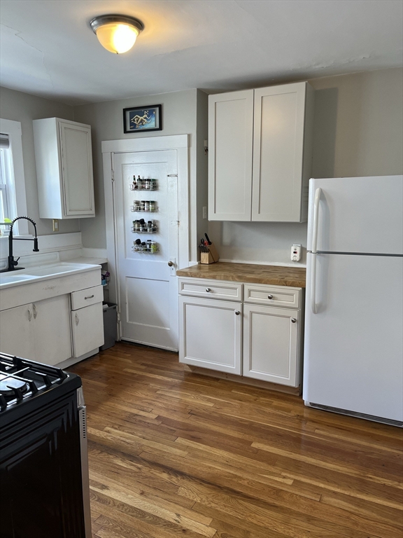 44 Waterhouse St, Somerville, Massachusetts, 5 Bedrooms Bedrooms, 8 Rooms Rooms,2 BathroomsBathrooms,Residential Lease,For Rent,Waterhouse St,73526150